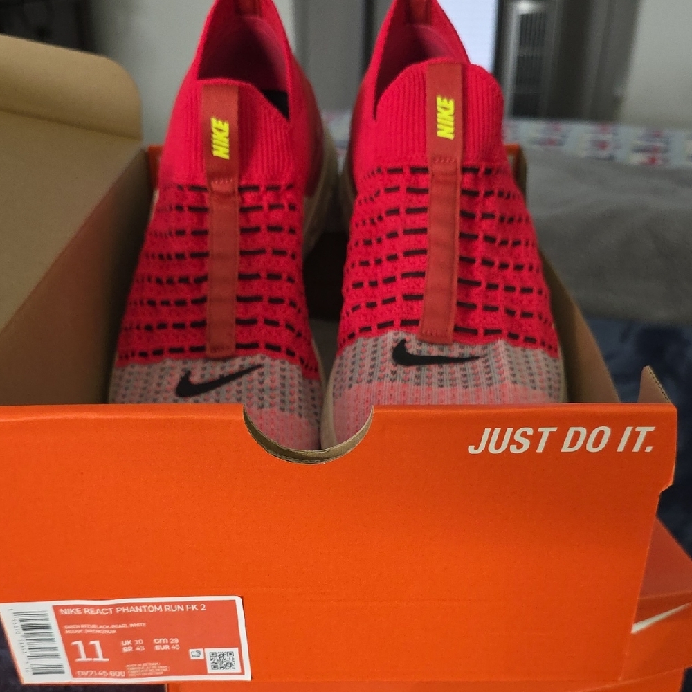 Nike Flyknit 2 in Pink and Black